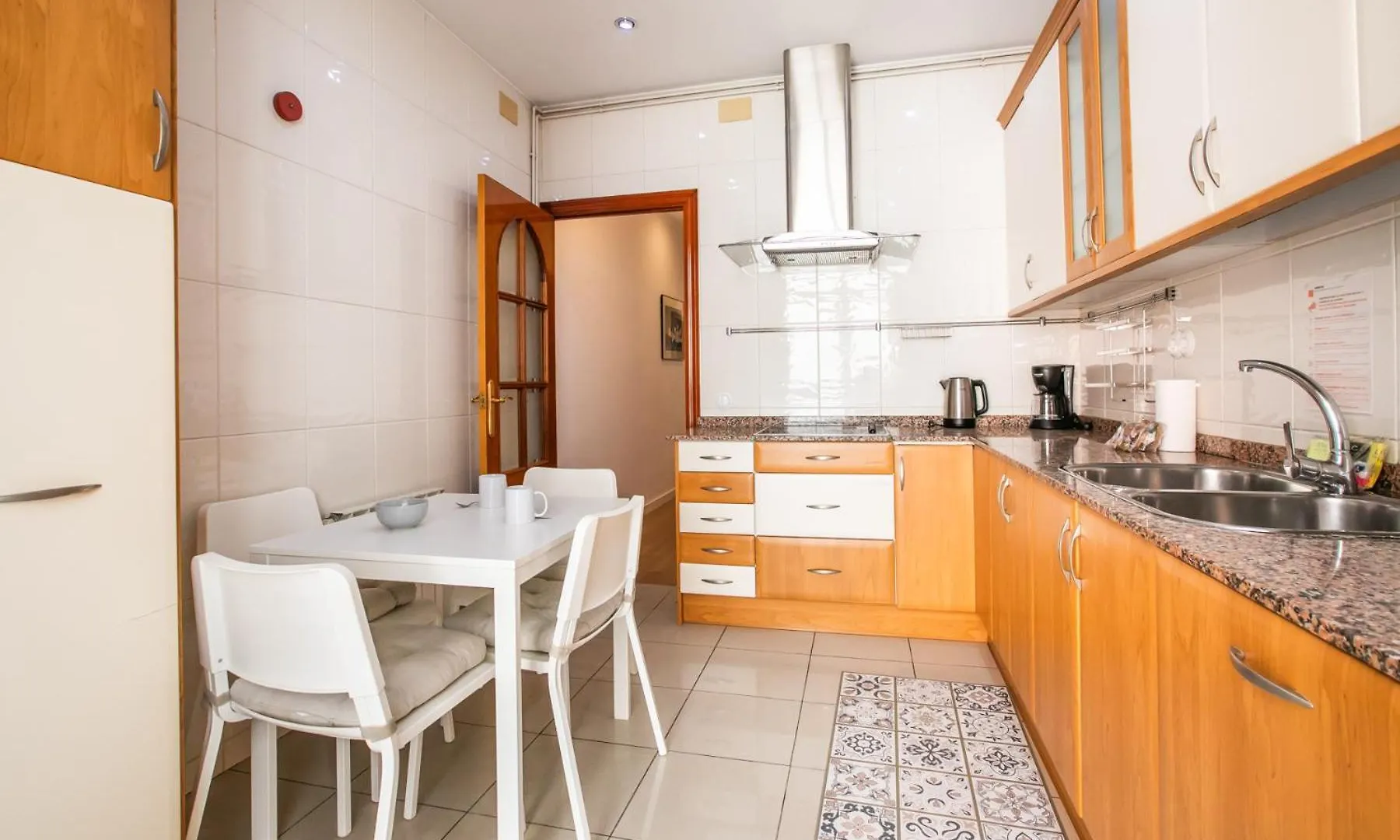 42Ara1026 - Spacious Apartment In Eixample 바르셀로나