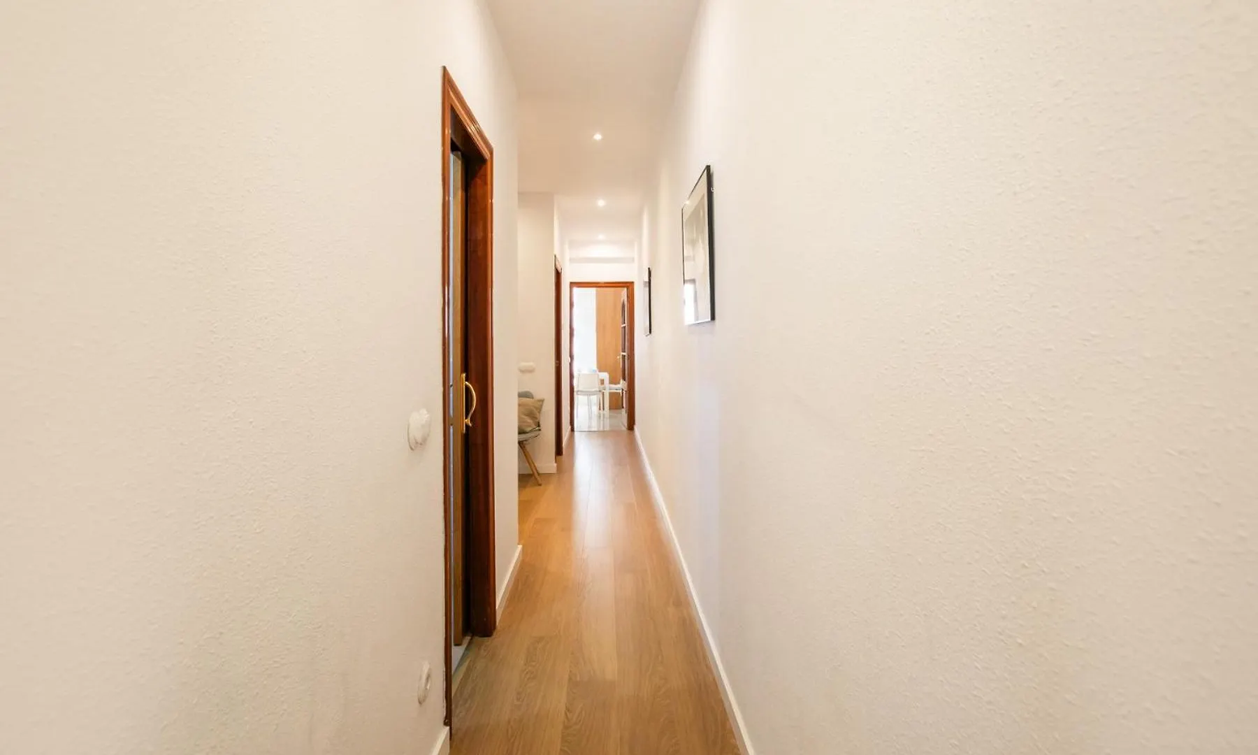 42Ara1026 - Spacious Apartment In Eixample 바르셀로나