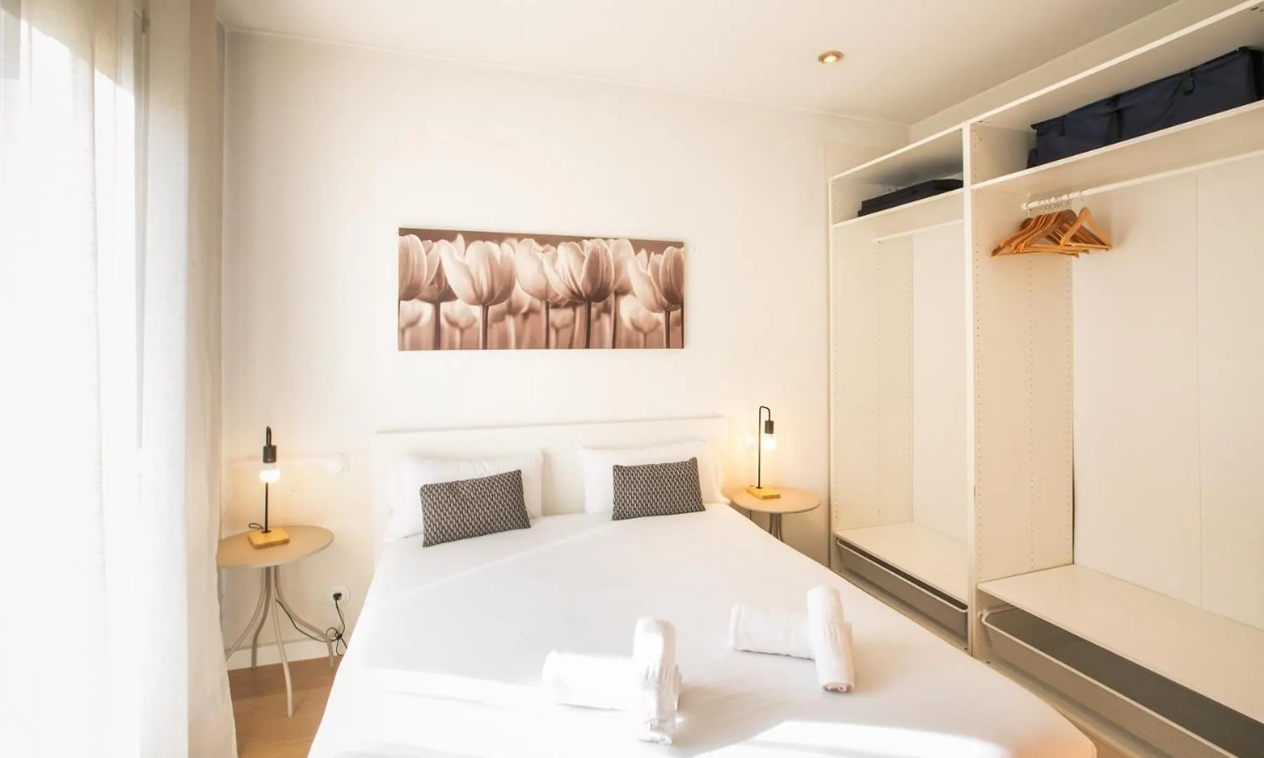 42Ara1026 - Spacious Apartment In Eixample 바르셀로나