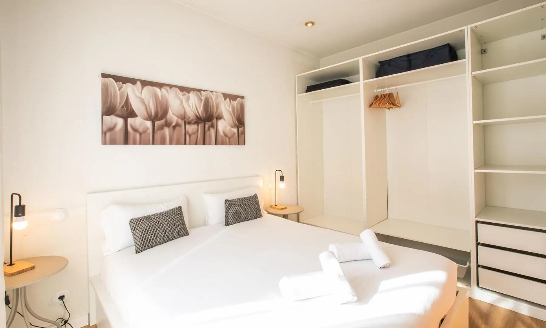 42Ara1026 - Spacious Apartment In Eixample 바르셀로나